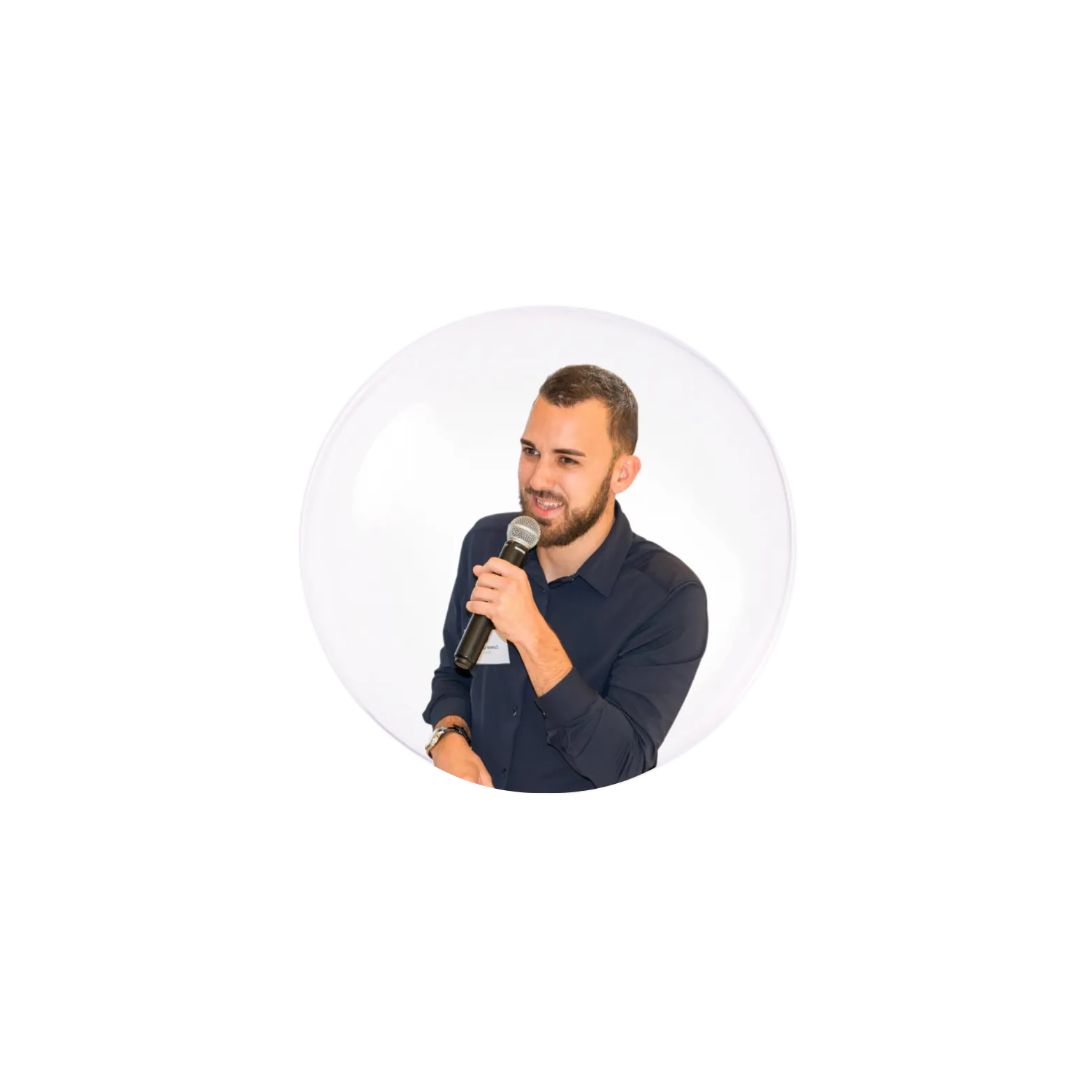 Formateur IA Wavia, micro en main, lors d'une intervention